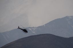 Z nebe rovnou do pole! Vrtulník šel k zemi, pilot jako zázrakem přežil!