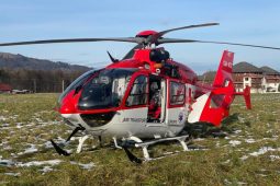 V Čeladné spadl muž, letěl k němu vrtulník