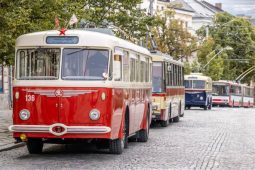 Retroden v ulicích Jihlavy. Jízdy zdarma, legendární vozy i doprava budoucnosti