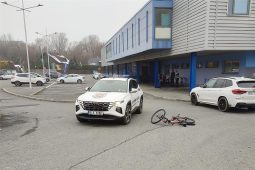 Kuriózní nehoda: Opilý cyklista narazil do strážníků