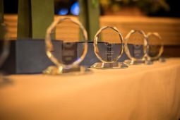 Křišťálová růže opět odhalí své laureáty. Přijďte oslavit výjimečné osobnosti, které obohacují život města a užít si poutavý slavnostní program