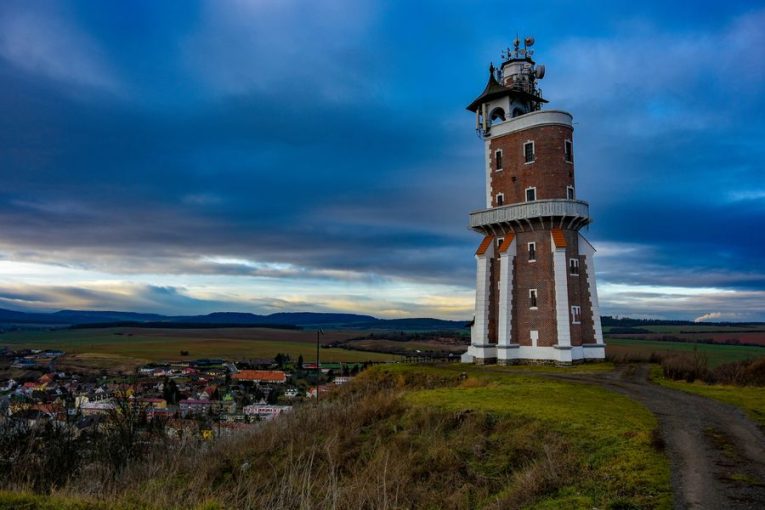 Vyhlídková věž u Kryr: Zdroj: Shutterstock/SilenyKralik