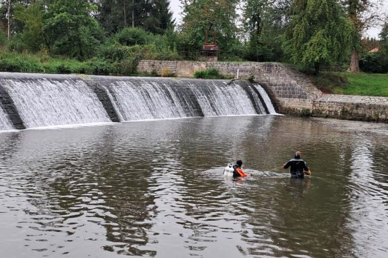Pátrání u Mutěnického jezu. Foto: Policie ČR - KŘP Jihočeského kraje
