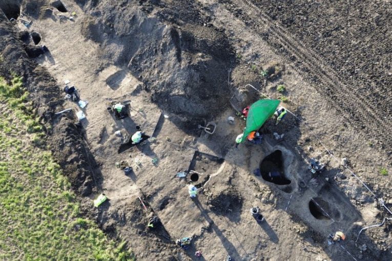 Archeologové hlásí mimořádné nálezy kolem silnice I/53 mezi Lechovicemi a Pohořelicemi