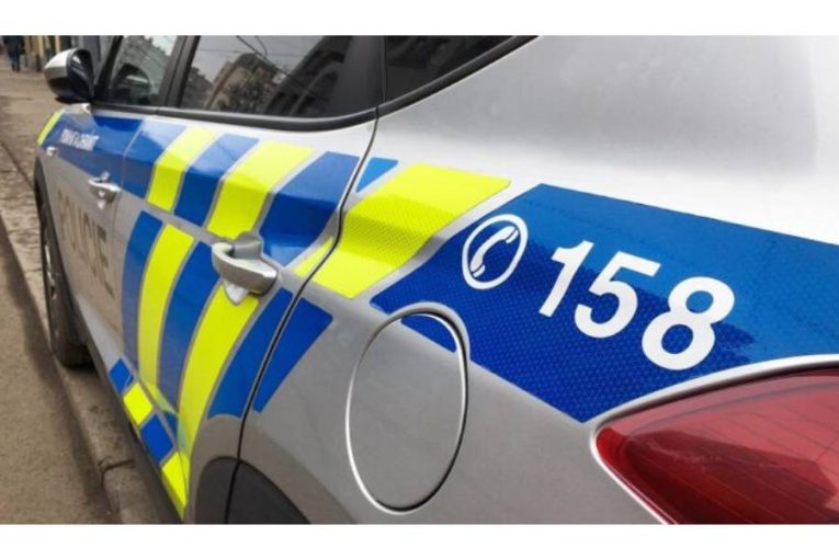 Policisté hledají svědky pondělní nehody ve Vílanci. Řidič světlého vozu z místa ujel