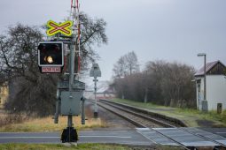 Řidiči, pozor! Na trati mezi Kroměříží a Bezměrovem dočasně nefunguje signalizační zařízení