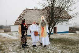 Adventní čas ve skanzenu Rochus nabídne tradice, řemesla i setkání s Mikulášem