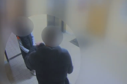 VIDEO: Tři lidské hyeny lstivě, podle a promyšleně okradly dvě nemocné ženy