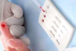 Zkontrolujte si své zdraví. Charita Tábor nabízí rychlé, anonymní a bezplatné testování