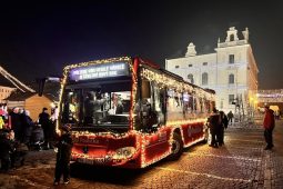 Ulice Uherského Hradiště brázdí vánoční Poulička