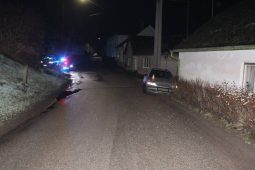 Neznáte muže na fotce? Ozvěte se policii