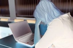 Stali jste svědky srážky auta s koloběžkou? Pomozte policii