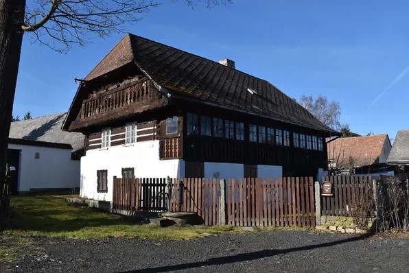 Vrbice, roubený dům čp. 5. Foto: Národní památkový ústav