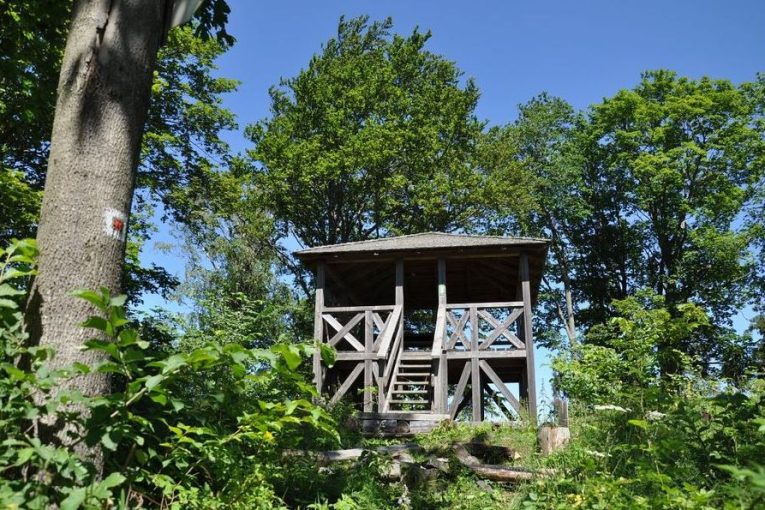 Vyhlídková věž na Zámecké hoře u Vrbna pod Pradědem. Foto: Petr Fabian. Zdroj: Hrady-zříceniny.cz