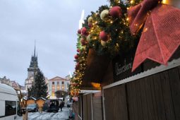 VIDEO: Pardubice brzy rozzáří atmosféra vánočních trhů. Perník od prvního adventu provoní celé město