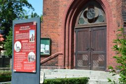 Projďete či projeďte Červenou stezku a soutěžte o ceny