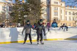 Nepříznivé počasí oddálí spuštění mobilního kluziště na Hanáckém náměstí