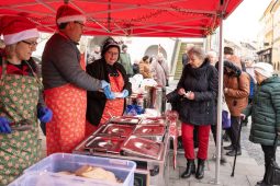 V Kroměříži se bude znovu rozdávat vánoční polévka
