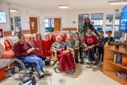 Mikulášské dobroty s písničkou od nejmenších udělaly radost klientům sociálních služeb