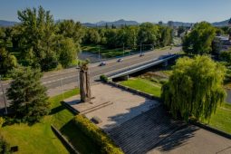 Most přes řeku Ostravici ve Frýdku-Místku konečně dostane jméno. Při slavnostní události vystoupí zpěváci