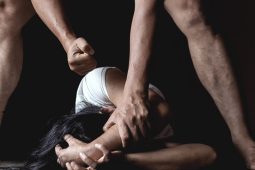 Kriminalisté z Prachatic zachránili týranou ženu. Byla vězněna a týrána hlavně kvůli penězům