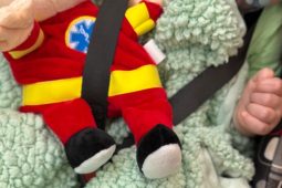 Rodiče, hlídejte si své děti. Převrhly na sebe horký nápoj a musely do nemocnice