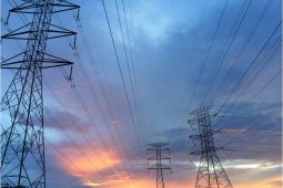 Regulovaná složka energií v roce 2026 vzroste. Domácnosti si připlatí stovky korun, vláda ale chystá úlevy