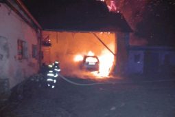 Požár stodoly a osobního auta v Břeclavi-Poštorné způsobil škodu milion korun