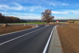 Přehledná a bezpečnější! Skončila rekonstrukce rizikové křižovatky u Květinova