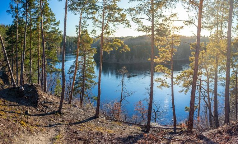 Krajina s vodní nádrží Římov na řece Malši v jižních Čechách. Zdroj: Shutterstock.com/Roman Kybus