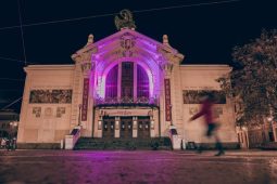 Noc divadel nabídne netradiční zážitky i pohled do zákulisí