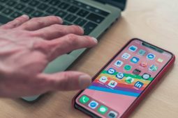 S novou mobilní aplikací IREDO koupíte jízdenky přímo z telefonu