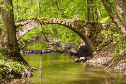 Pomozte zachránit historický kamenný most přes řeku Bobravu