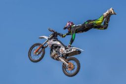 Největší adrenalinová show World of freestyle zavítá do Pardubic