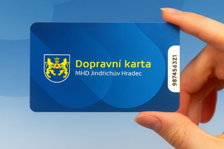 Cestující v Jindřichově Hradci čekají změny v MHD. Pořiďte si včas novou dopravní kartu