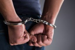 Dvě noci, dvě města: z Prahy jezdil krást do Poděbrad a Nymburka