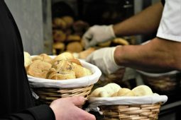 Pekárny volají o pomoc. Nedostatek pracovníků a drahé suroviny ohrožují obor a zvyšují ceny pečiva