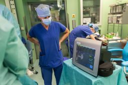 Ve Stodu operují štítnou žlázu bezpečněji. Nová technologie chrání hlas pacientů