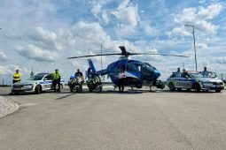 Video: Policejní kontroly ubytoven na Hradecku — Pět osob zadrženo, jeden muž se ukrýval v posteli