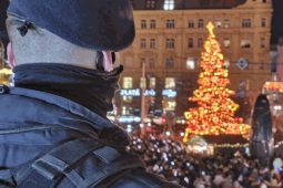 VIDEO: Předvánoční nákupy: Policisté posilují služby 