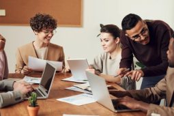 Nezaměstnanost v říjnu vzrostla. Přibývá lidí bez práce, rekvalifikace se stávají nutností