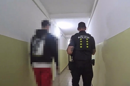 Muž s téměř dvěma promile způsobil vzrušení na ubytovně a hledal svoji ženu, jejíž existence nebyla jistá