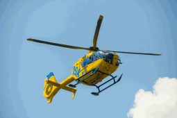 Řidič v Třebíči vážně zranil chlapce na přechodu. K nehodě letěl vrtulník