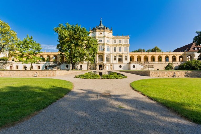 Zámek Ploskovice. Zdroj: Shutterstock.com/Jan Pasler