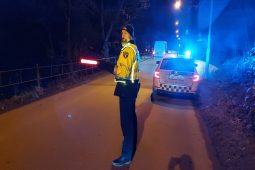 Před průvodem čertů na Lesné se rozhořelo auto