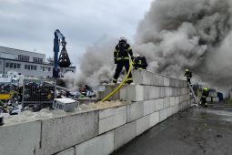 Za ničivý požár oblíbené restaurace u Máchova Jezera mohla technická závada