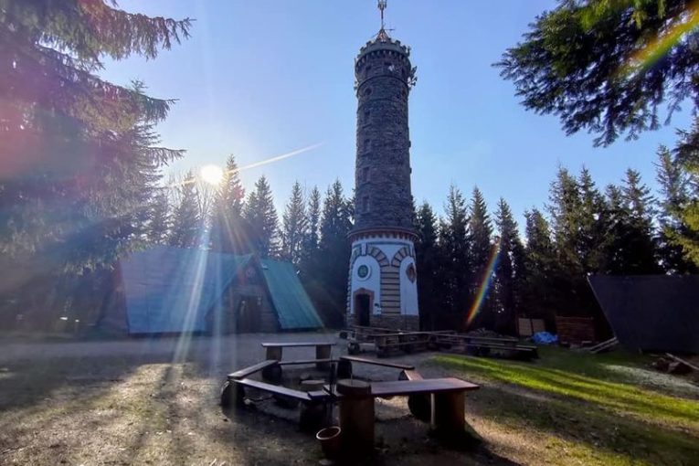 Rozhledna na Zlatém Chlumu u města Jeseník. Zdroj foto: Rostislav Lyach