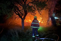 Na Liberecku se srazila tramvaj s dodávkou. Řidiče dodávky museli vyprostit hasiči