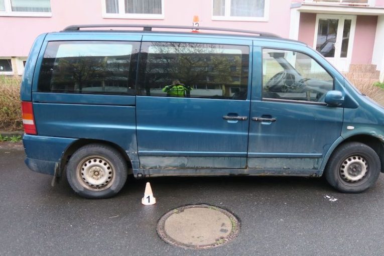 Zaparkovaný Mercedes