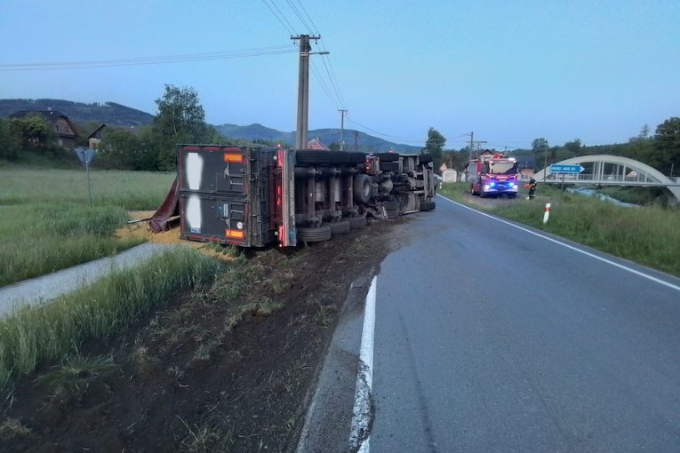 Převrácený kamion